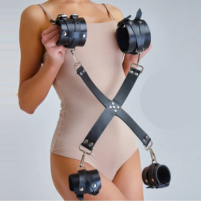 Кожен харнес с белезници AA-700432