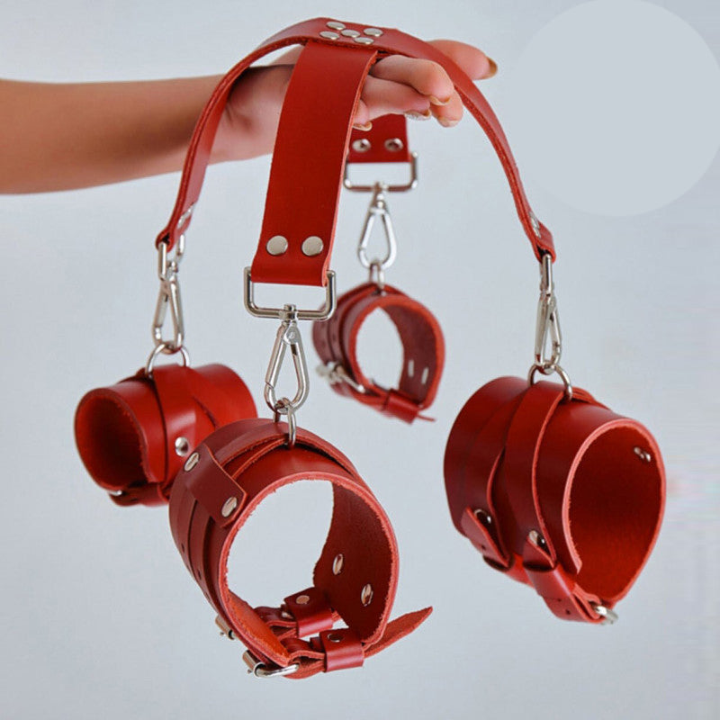 Кожен харнес с белезници AA-700432