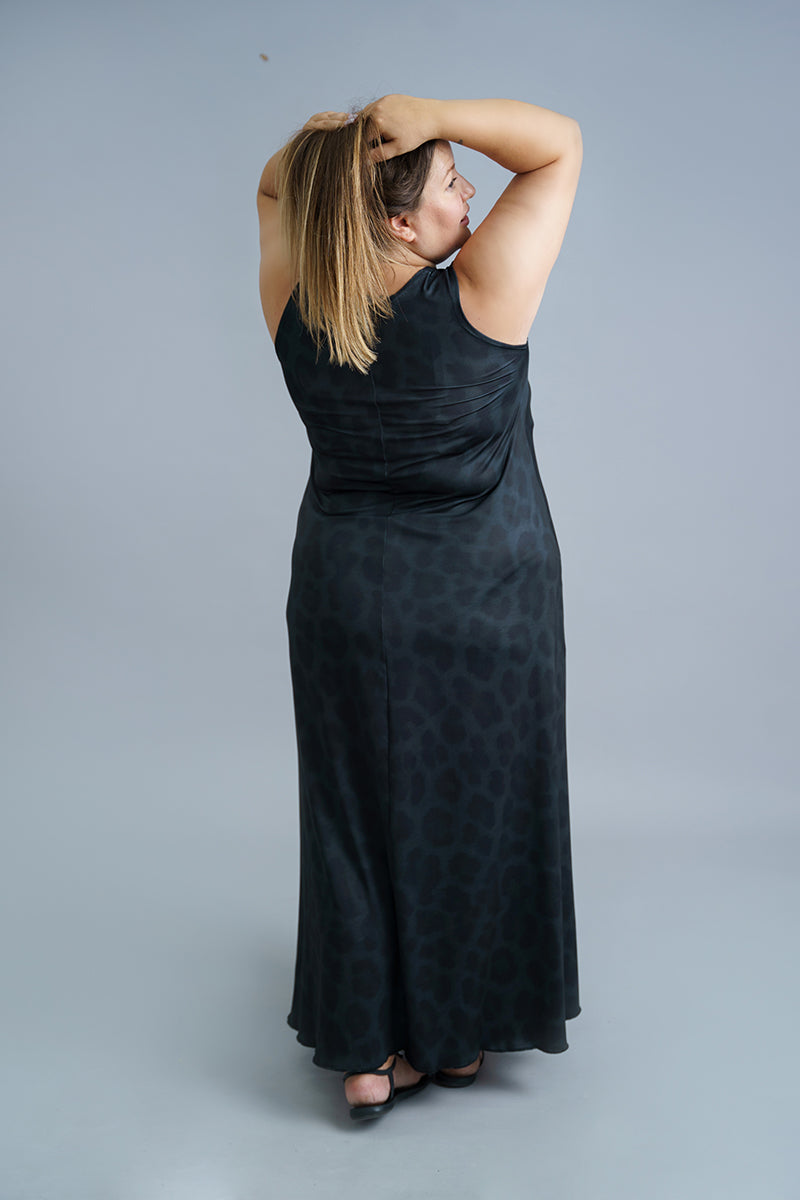 Дълга черна рокля без ръкави Дари