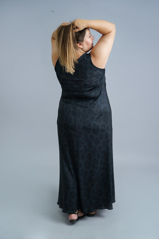 Дълга черна рокля без ръкави Дари