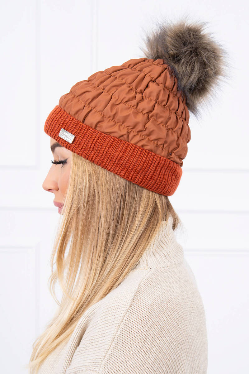 Дамска шапка с помпон K160