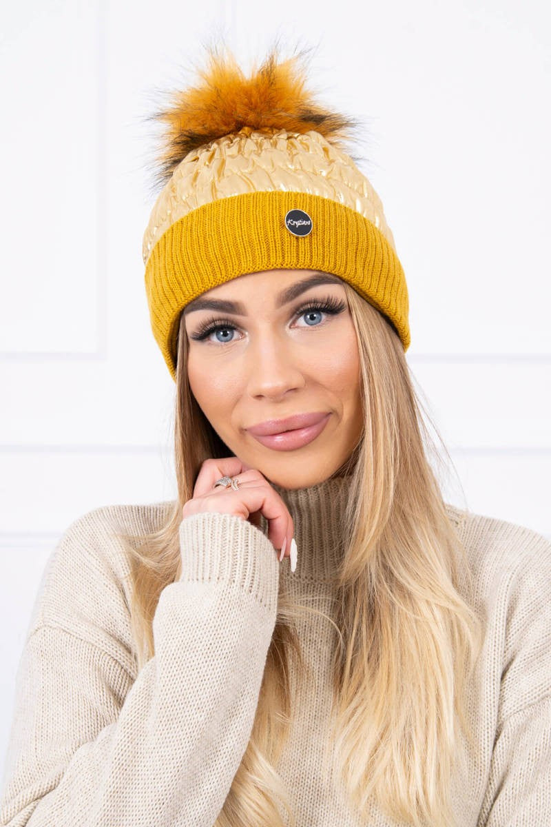 Дамска шапка с помпон K160