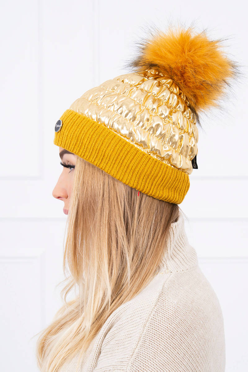 Дамска шапка с помпон K160