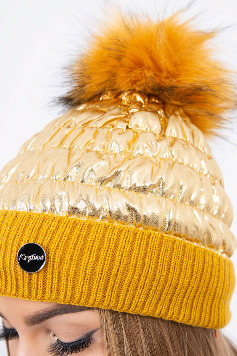 Дамска шапка с помпон K160