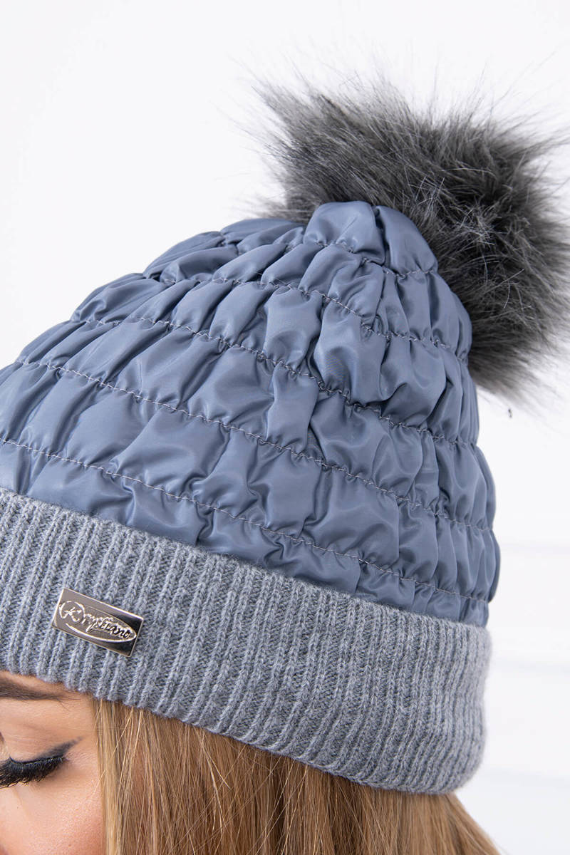 Дамска шапка с помпон K160