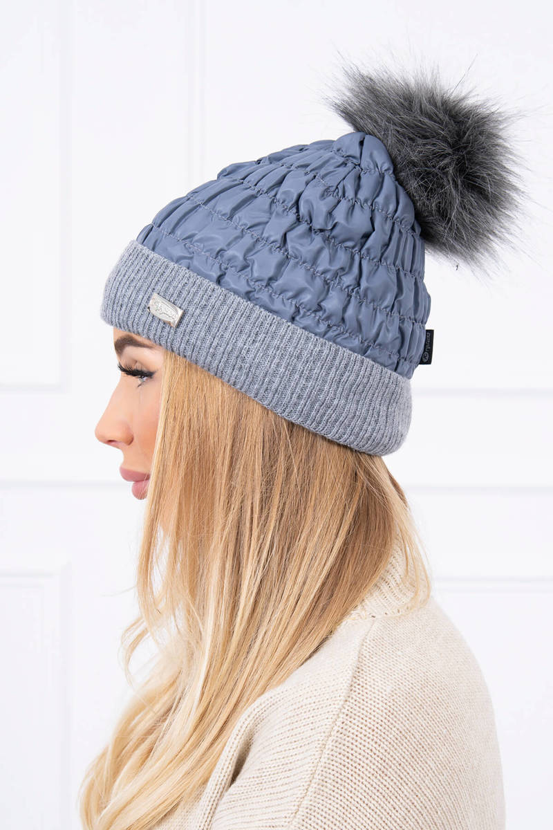 Дамска шапка с помпон K160