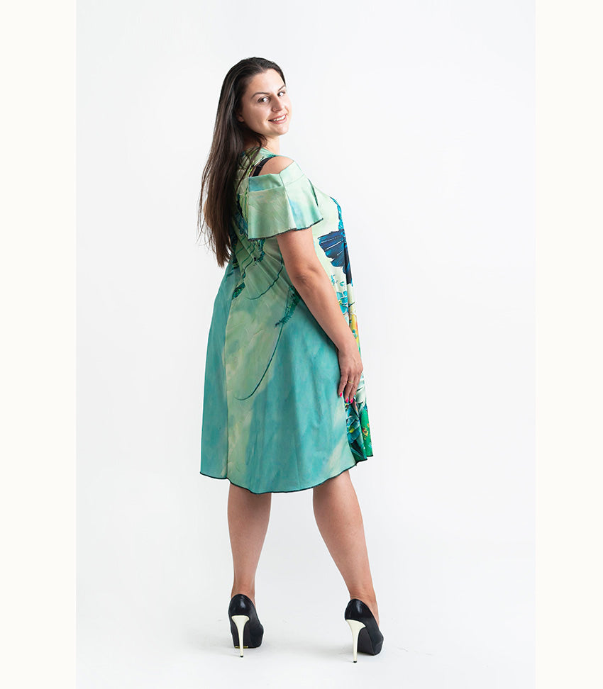 Къса зелена рокля с ръкави Карелия