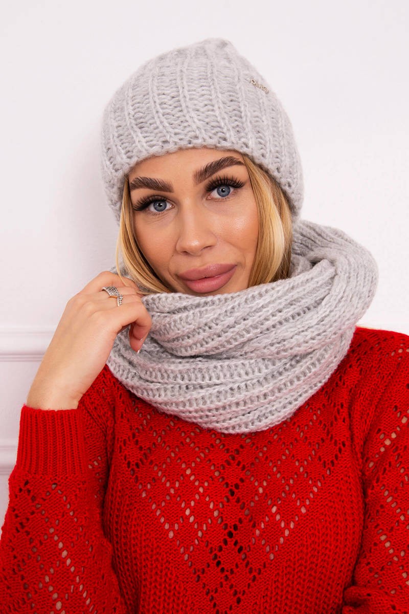 Дамски комплект от шапка с шал P100