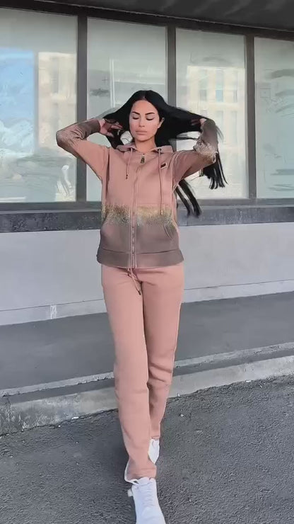 Ватиран комплект от суитшърт с панталони Карина