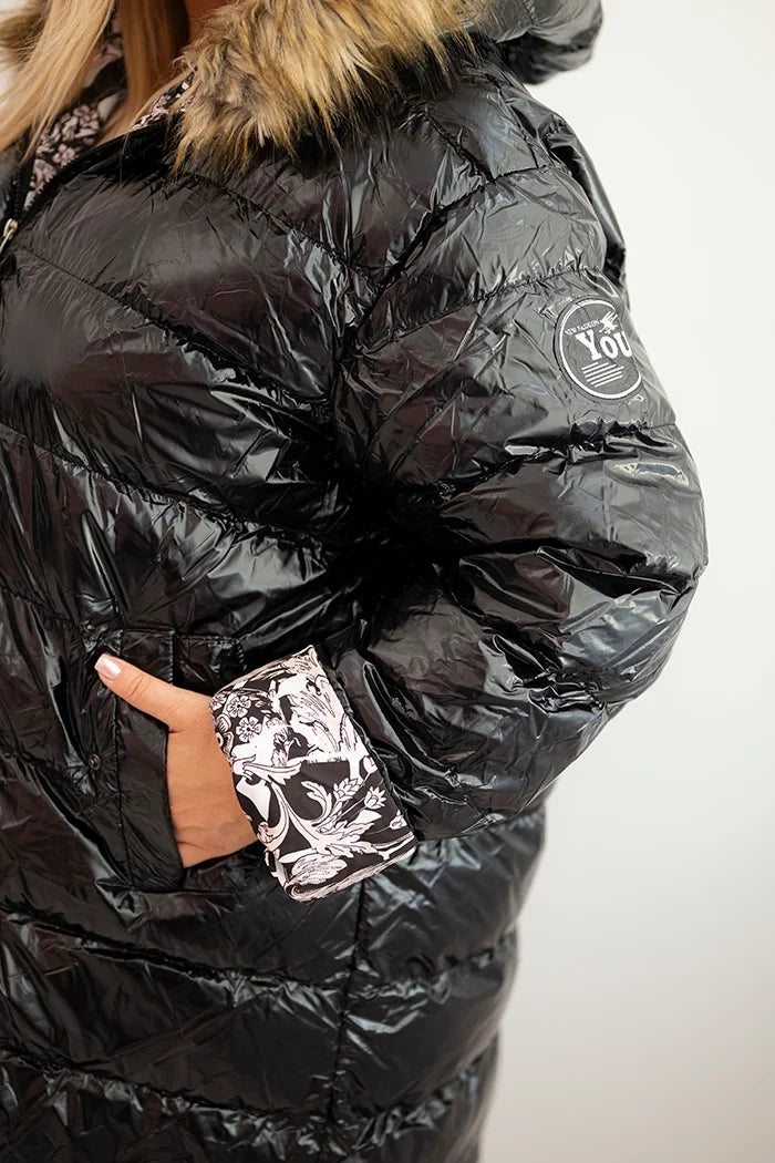 Дамско яке за големи размери с качулка и косъм, черно - ТР4